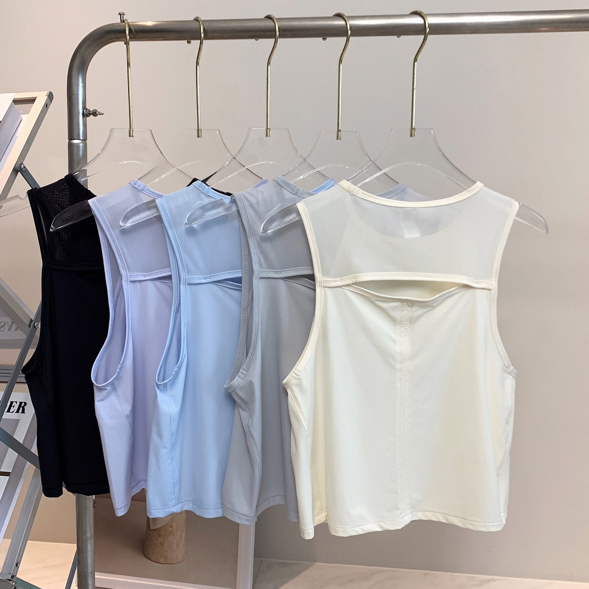 Light Oxygen irt Loose Me Spli - Oxygen Yoga & Fitness University Village のレビューと価格
