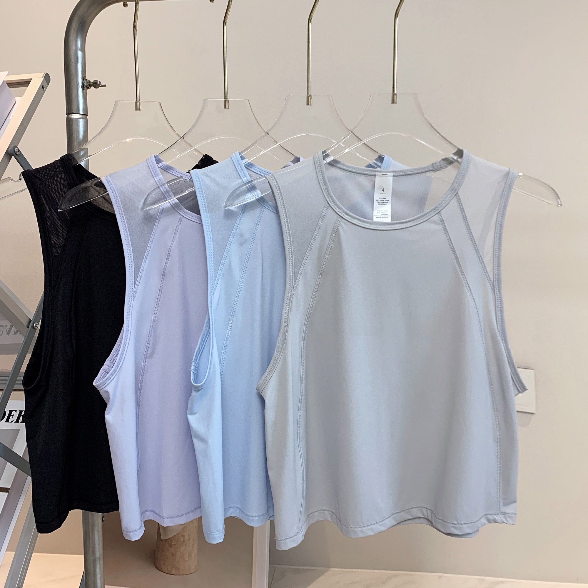 Light Oxygen irt Loose Me Spli - Oxygen Yoga & Fitness University Village のレビューと価格
