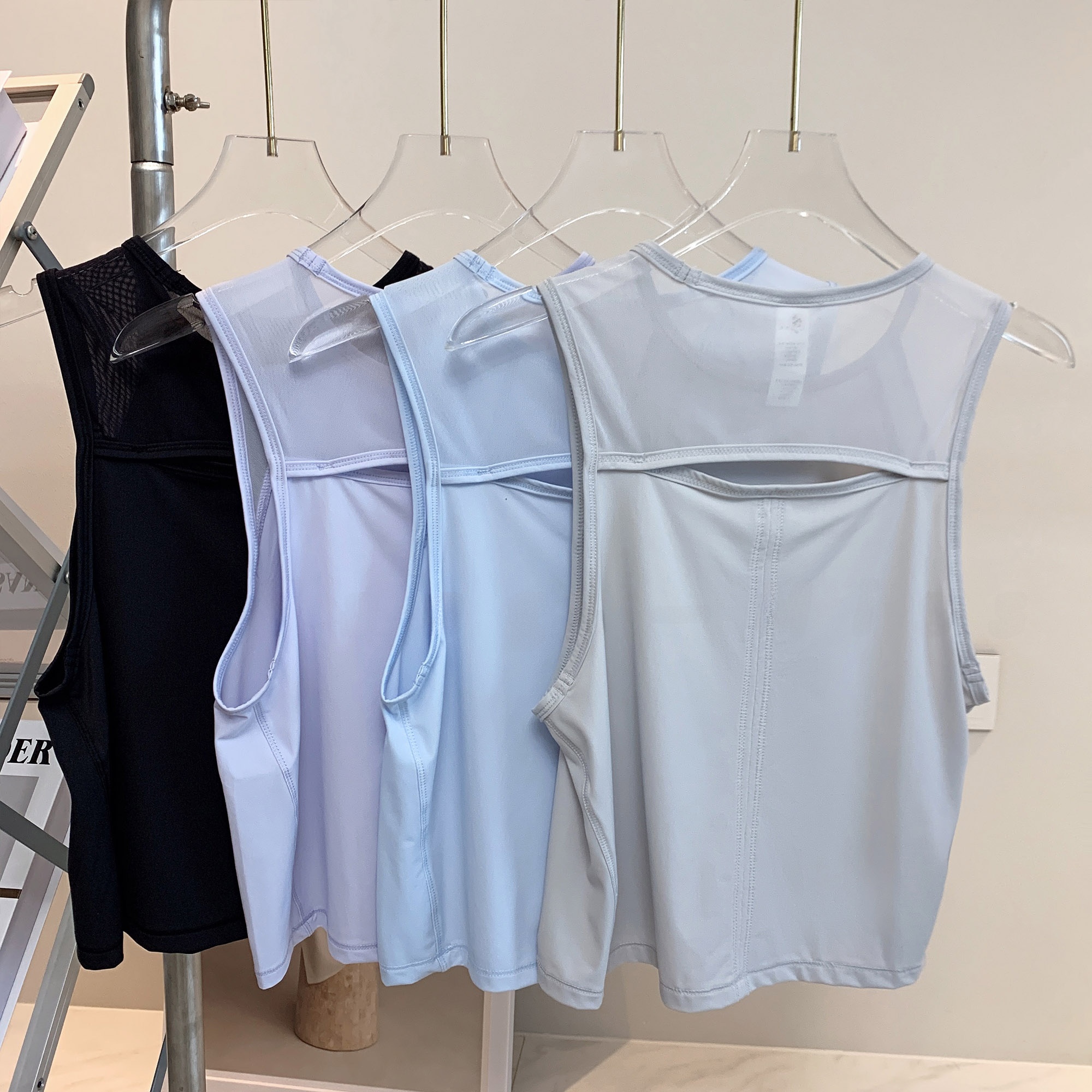 Light Oxygen irt Loose Me Spli - Oxygen Yoga & Fitness University Village のレビューと価格