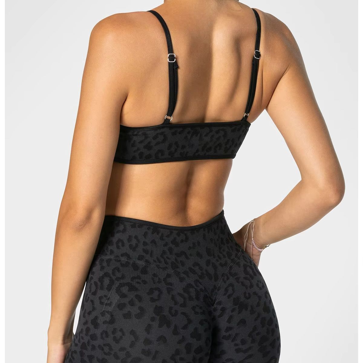 Leopard Print Color-Block Bra  - Yoga Blocks のレビューと価格