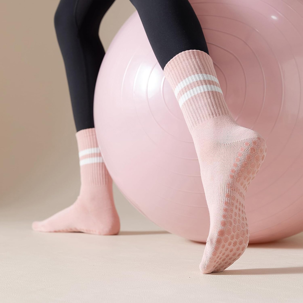 Yoga Pilates Socks with Grips  - Yoga Dance & Fitness Center Llc のレビューと価格