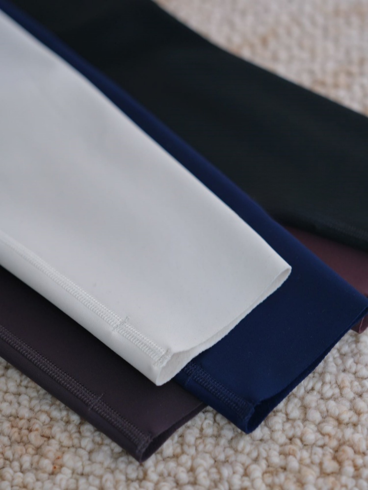 Slimming Yoga Pants Fce-lined  - Oxygen Yoga & Fitness University Village のレビューと価格
